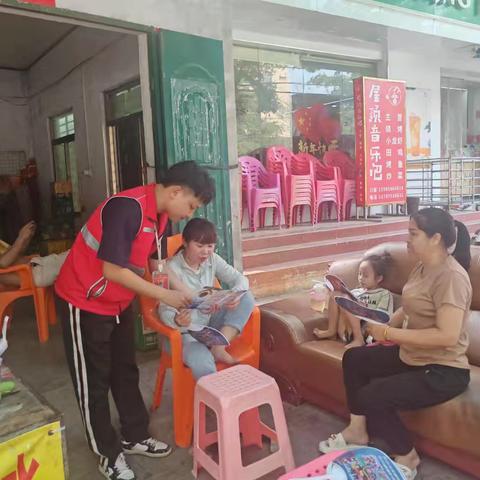 新龙镇龙佑村网格员入户宣传防溺水