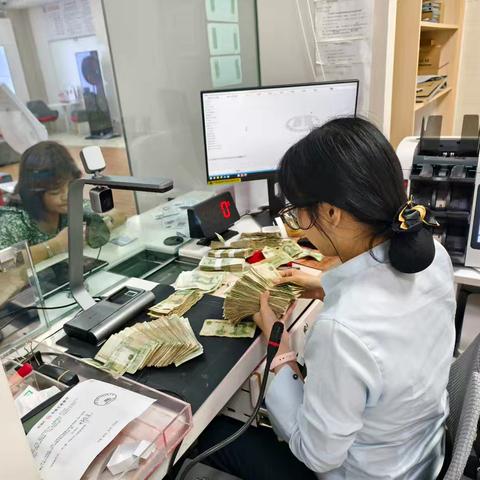 校门口的小卖部，和一沓沓旧纸币 ——漳州诏安工行消保服务小记