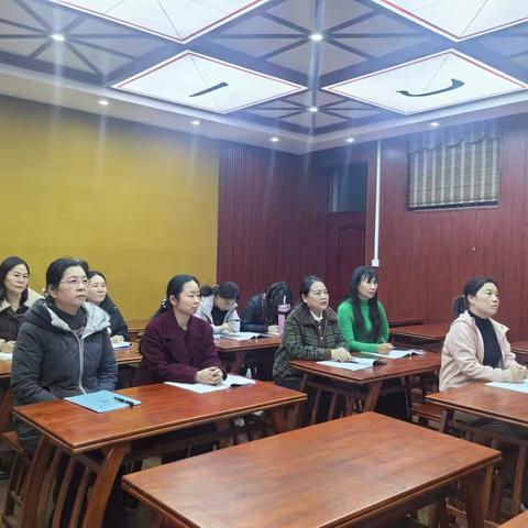 【心 · 智慧】“语”时俱进，合力研“新”——石龙区艳伟学校语文教研组再读新课标教研活动纪实