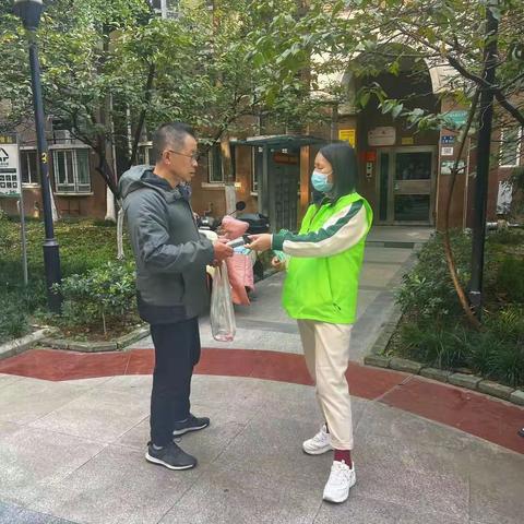 垃圾分类齐参与，环境保护共行动