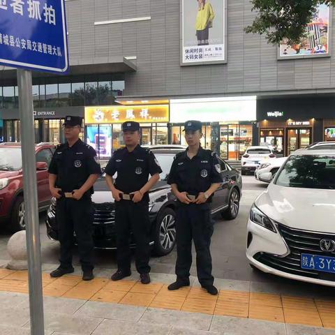 蒲城公安巡特警：街面巡逻遇车祸  及时处置显担当