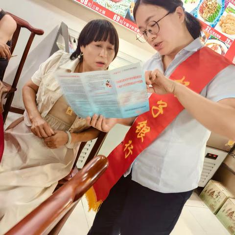 芜湖扬子农商行石城分理处开展反假币宣传活动