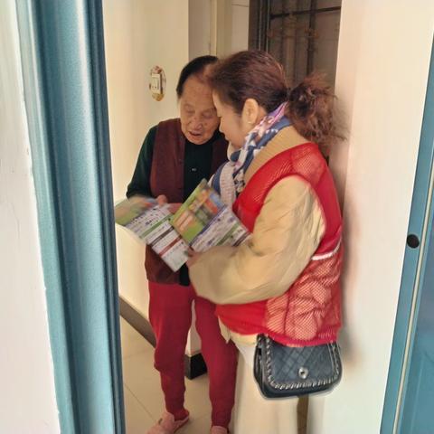新春社区开展“入户宣传零距离 垃圾分类入人心”主题活动