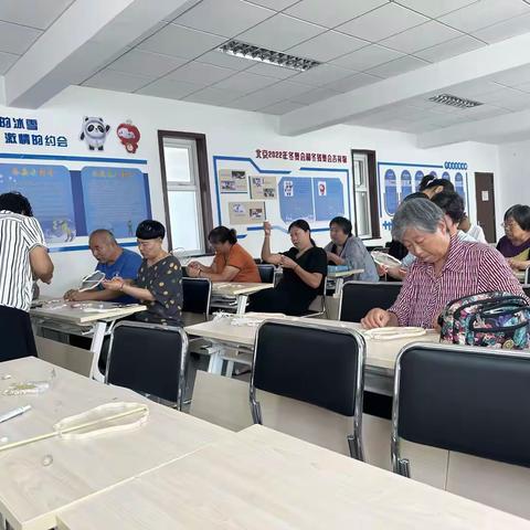 香水园街道温馨家园 非遗蚕丝扇手工制作活动