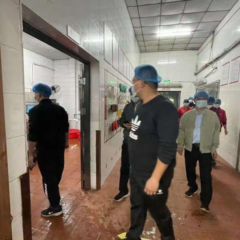 安全护航，落到“食”处一一 文昌中学伙委会食品卫生安全检查