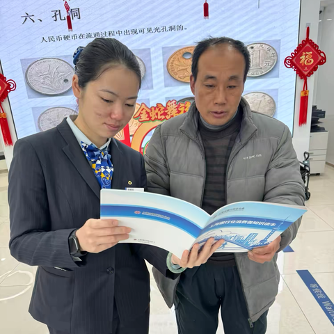 银行网点里的“安全护盾”——建行高科路支行守护消费者权益与反诈宣传活动