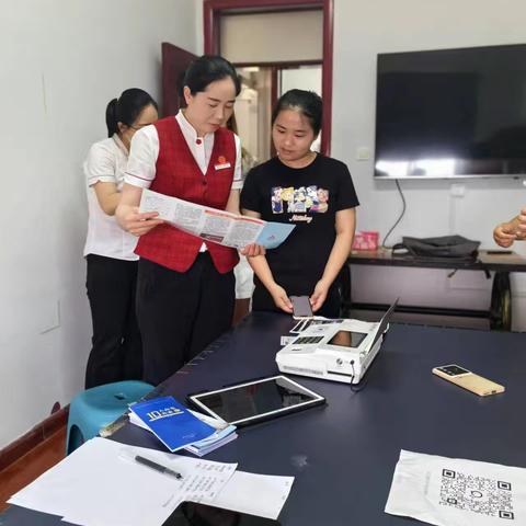 平顶山建东支行开展反假宣传进商圈