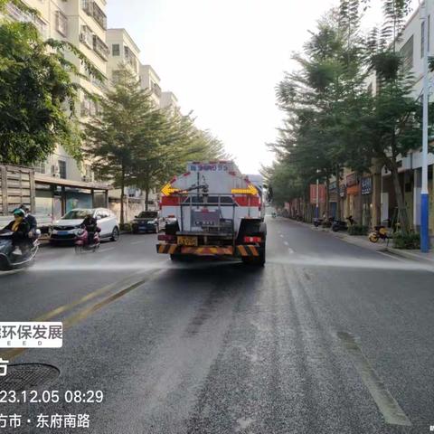 深能环保发展（东方）有限公司「抑制扬尘改善环境—洒水降尘工作