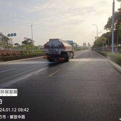 深能环保发展（东方）有限公司「抑制扬尘改善环境—洒水降尘工作