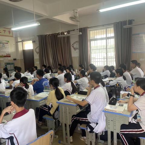 “磨课、评课、上好课”——海瑞学校初中历史组教研活动