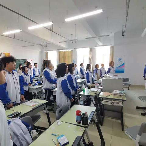 早读声声，唤起昨日酣睡；好问勤思，悟出今朝智慧。