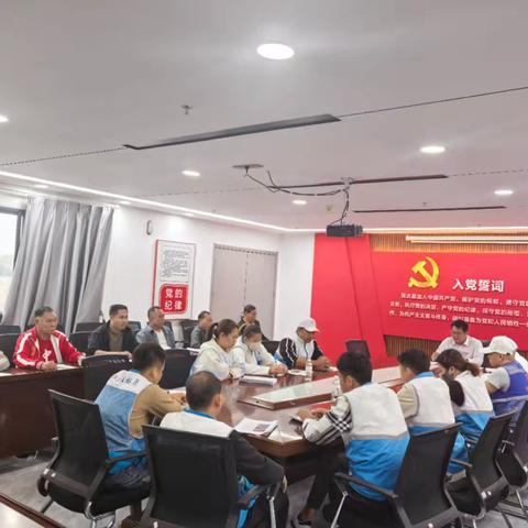 抱坡村召开亚洲博鳌论坛沿线铁路安全及环境整治部署会