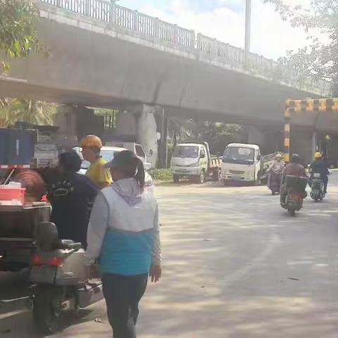 抱坡开展劳动节期间铁路安全巡查及环境整治工作简报