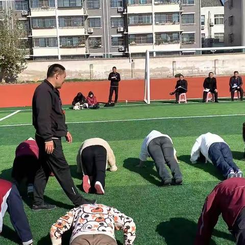 市职业中专举行“普听课 大教研”活动