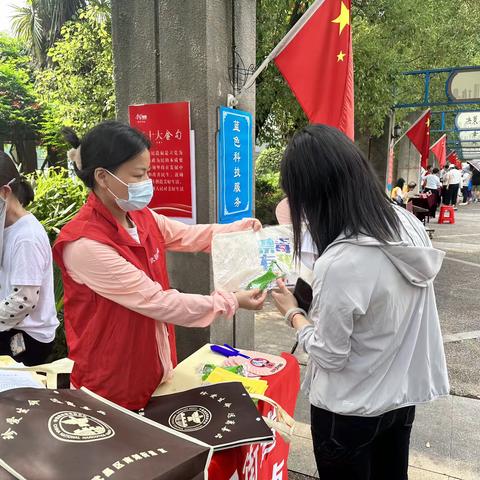 南湖街中心戒毒社区2023年7月6日禁毒宣传走进宝安社区