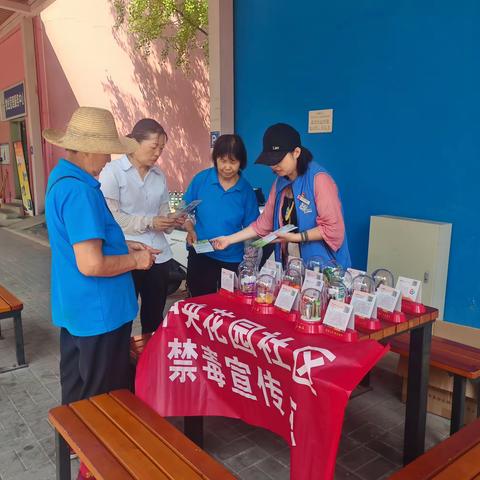 南湖街中心戒毒社区2023年9月8日 禁毒宣传走进中央花园社区