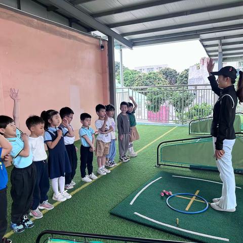 阳光理想幼儿园高尔夫校队课程开课啦～