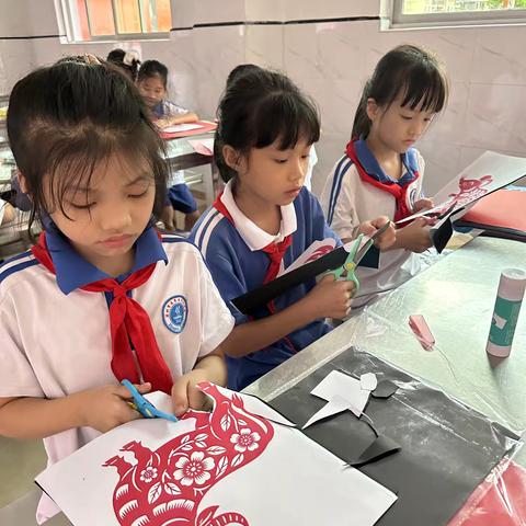 弘文学校剪纸社团：传承文化，绽放创造力