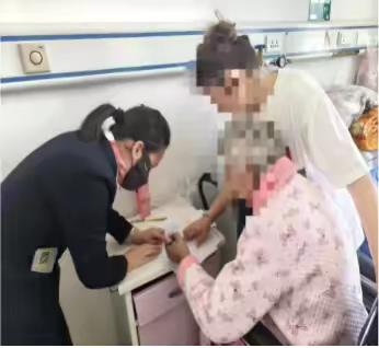 上门服务解民忧 金融服务显真情 --玉龙农商行上门服务工作记实