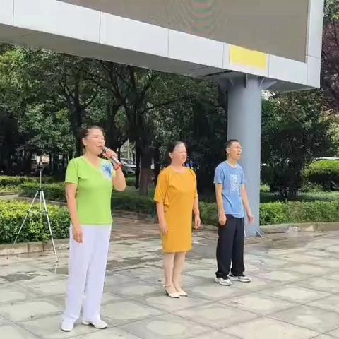 舞钢市老年人体育协会健身球操委员会在朱兰办事处——健身球之乡举办展演活动