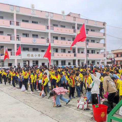 “赏秋天美景、增同学友谊、 育团队精神”——记马关县仁和镇中心学校2023年秋季学期秋游实践活动