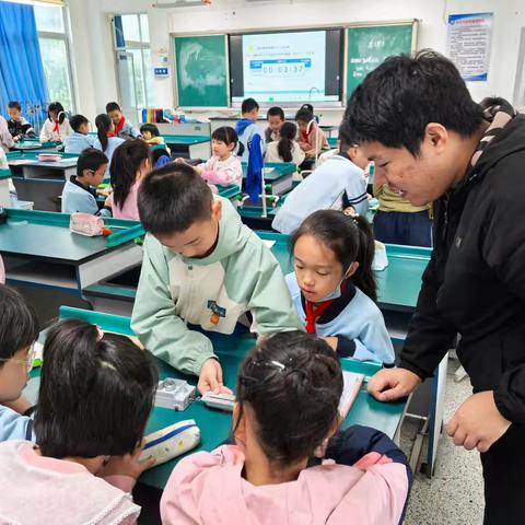 同课“摩擦”，异构探微——福州市仓山区金港湾实验学校教育集团小学科学名优骨干工作坊教研活动暨仓山区金港湾教育集团小学部科学信息学科联合教研公开课活动