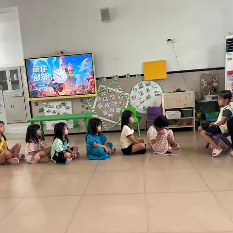 “梳”能生巧—大二班班本生活课程