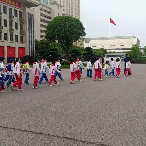 走进消防队•致敬火焰蓝——九江小学社会实践活动