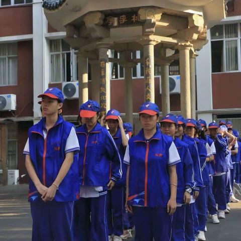 劳动最光荣一陵水中学开展爱国卫生志愿服务活动
