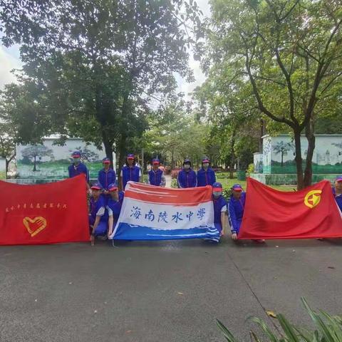 保护环境，人人有责——陵水中学志愿者服务队开展陵河净滩活动