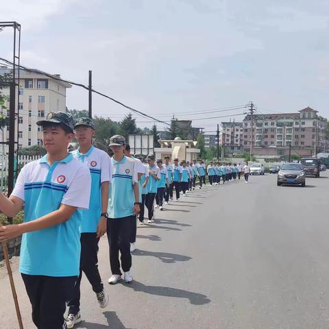 走进绿色军营    致敬最可爱的人一一市第十一中学暑期社会实践暨＂八一＂建军节慰问活动