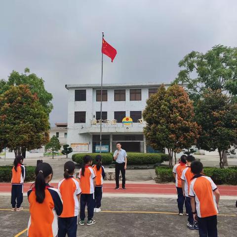 “表彰催奋进，蓄势逐青云”——新亨镇楼下小学2023-2024学年度第二学期期中小结暨表彰大会