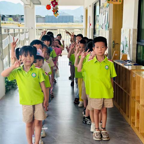 参观小学初体验，幼小衔接促成长——禾丰中心幼儿园幼小衔接活动纪实