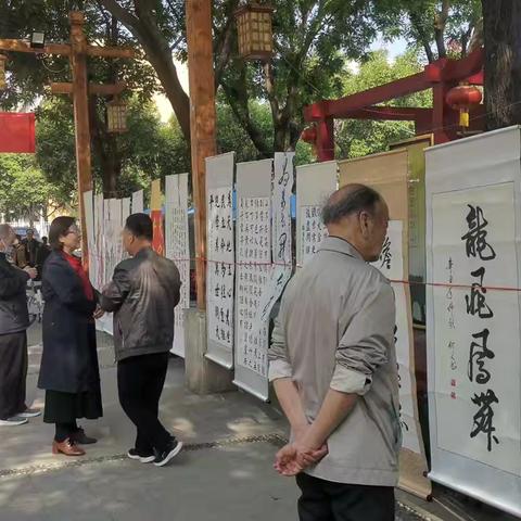 笔墨丹青庆“五一” 银龄挥毫献爱心 ——武功县人民东路社区老年协会举办庆“五一”书画展暨义写活动 ‍ ‍