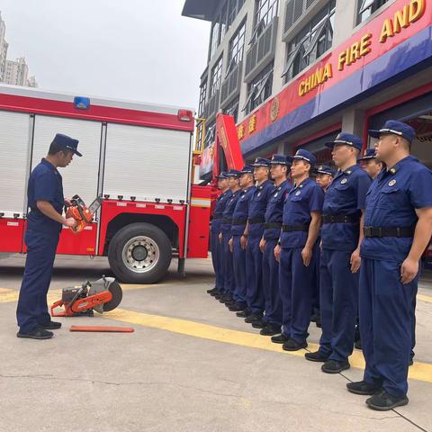 西安支队外派预提管理骨干进驻天台八路消防站组织破拆器材五知一能训练（四）