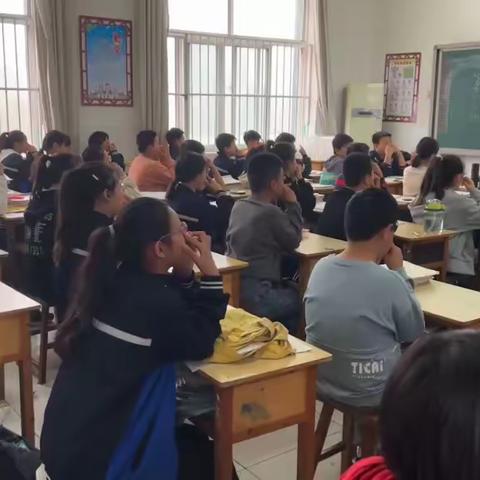 保护视力 点亮“睛”彩—四岳中心小学课间眼保健操