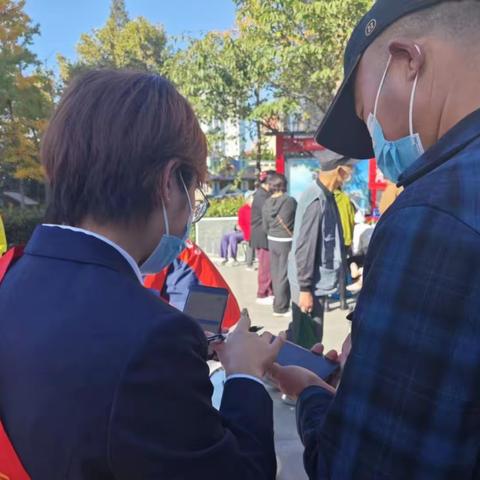 “九九重阳节，浓浓敬老情”——普及金融知识，守住老年人的钱袋子