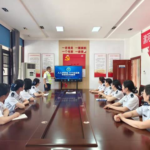 郑漯分公司漯河南收费站多形式开展防灾减灾周宣传活动