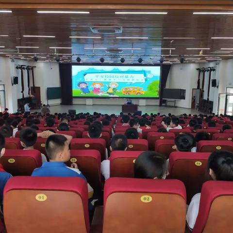 凤山镇闽凤社区开展“反对校园暴力及禁毒”宣传活动
