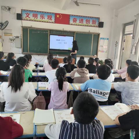 中峰中心小学四年级英语组教研活动