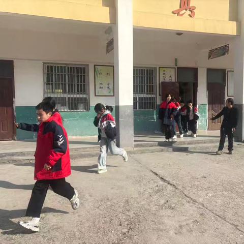 警钟长鸣，安全长行 陡沟镇中心学校2025年秋季消防应急演练