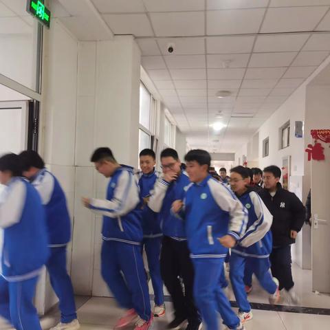 以“演”促防，以“练”护航——槐荫中学开展消防演练