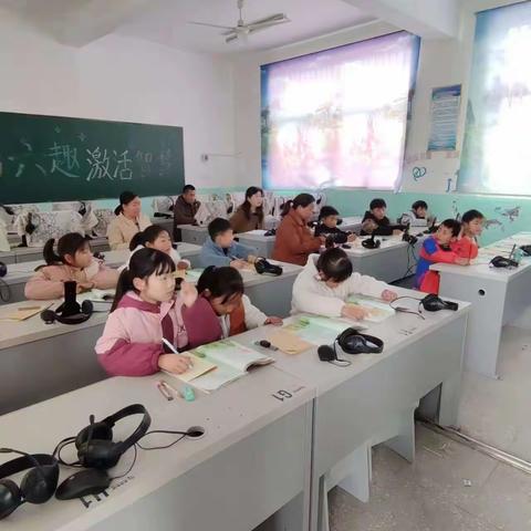 靳寨小学二年级语文公开课  咀嚼诗歌味道 呵护童话味蕾