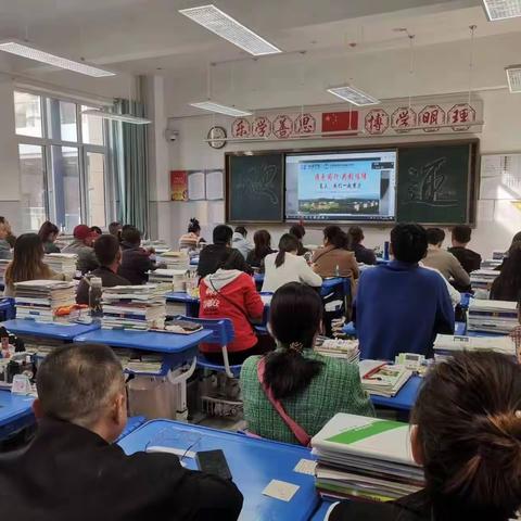 家校携手育桃李，同心戮力战高考 ——高三年级家长会 最美的声音，是家校同频的回响。 最好的教育，是家校共育的互动。