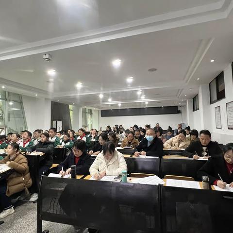 聚势赋能，齐心共进——记共同体语文集体教研活动