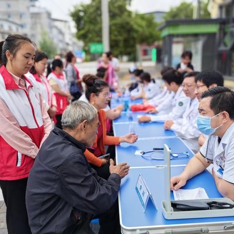 “健康同行，关爱相伴”~秦陵社区联合砖房村组织开展“五社联动”义诊活动