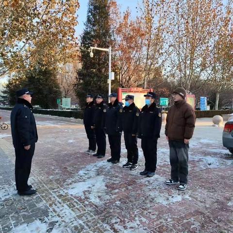 “尽职守，扫冰雪”｜城管局执法三中队开展“冰雪保卫战”