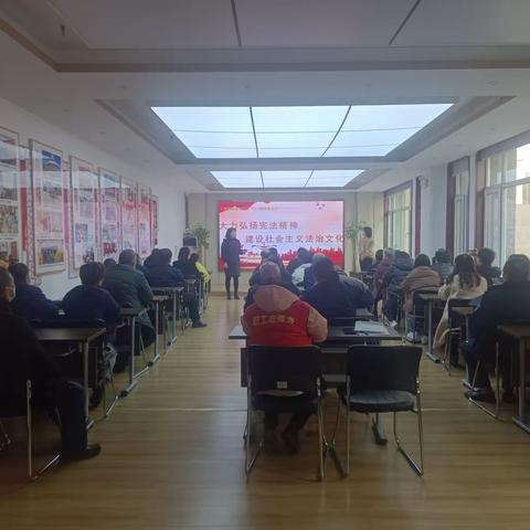 太西街道潞才社区开展“12.4国家宪法日”宣传活动
