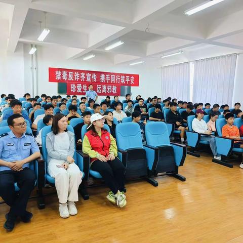 太西街道潞才社区开展“普法宣传进校园   护航青春助成长”普法宣传活动