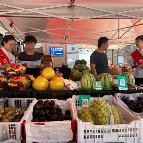 洪洞农商行开展“反假币宣传月活动”